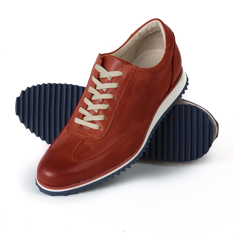 chaussure de marque rouge